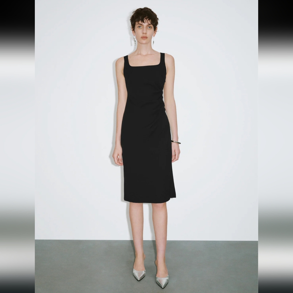 Urban Revivo - LUX Sleeveless Square-cut Collar Skinny Dress